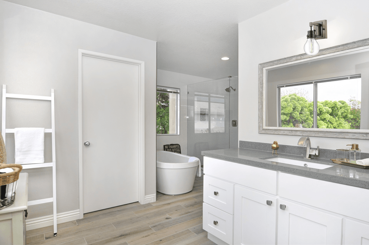 Modern wooden vanity light for bathroom 